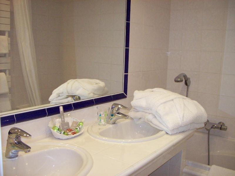 Superior Double Room image 3