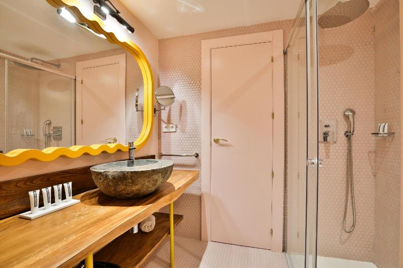 Junior Suite (3 Adults) image 4