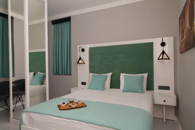Deluxe Room image 4