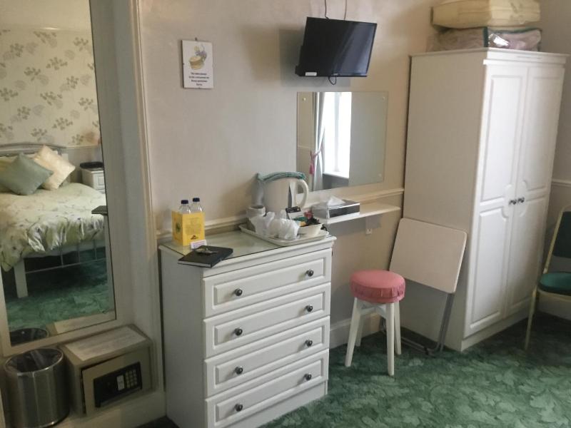 Deluxe Family Room image 3