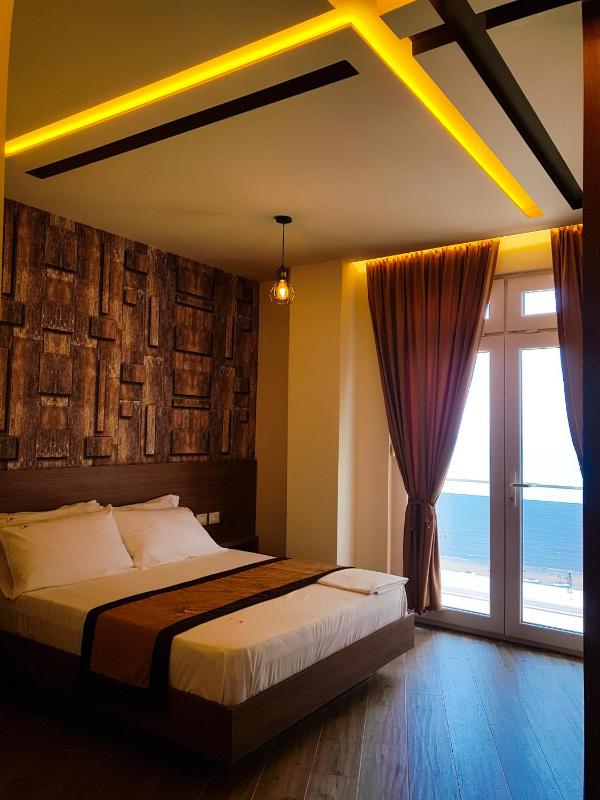 Deluxe Double Room image 4