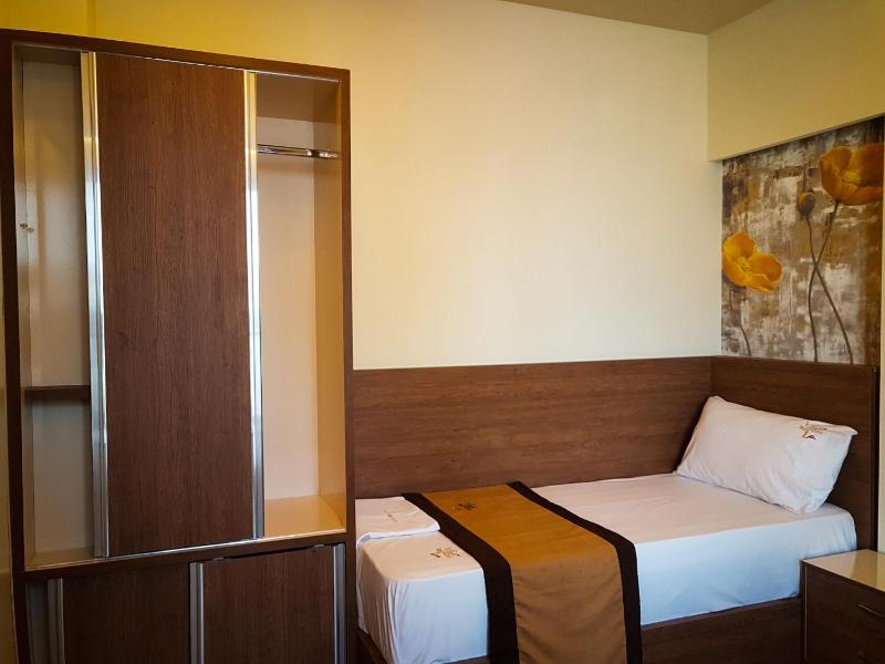 Triple Room with Side Sea View image 1