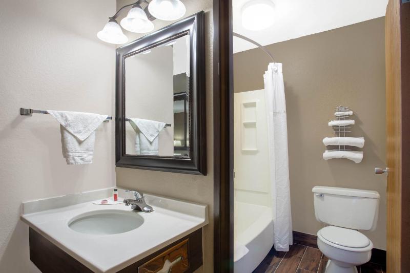 Queen Room - Non-Smoking image 2