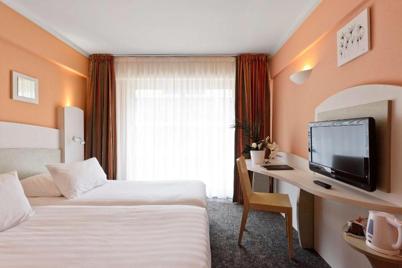 Comfort Twin Room image 1