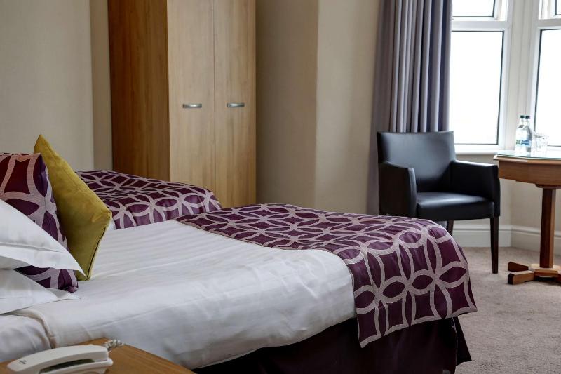 Superior Twin Room image 1