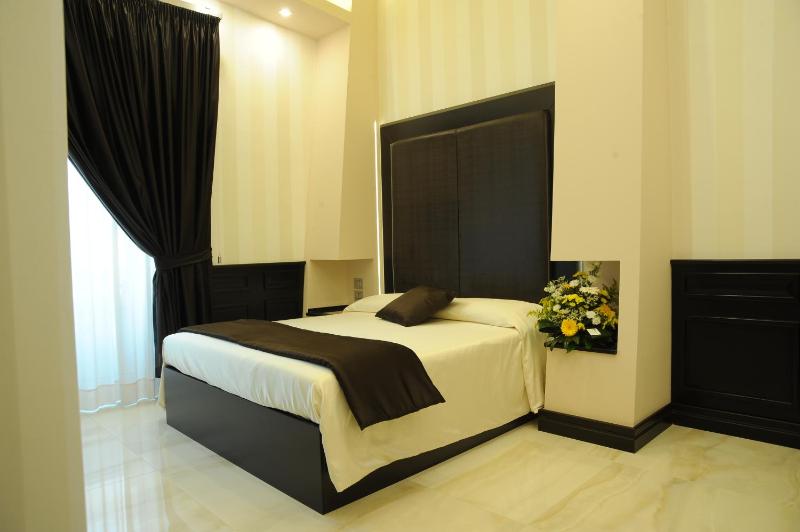 Deluxe Double Room image 2