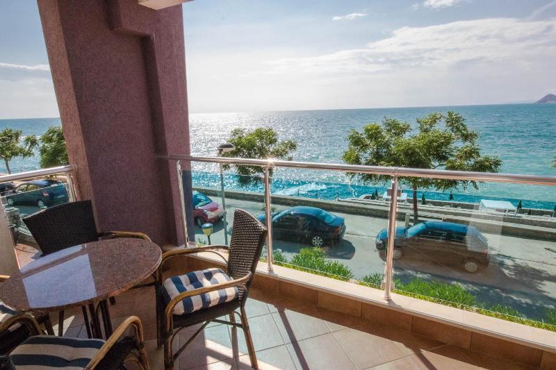 One-Bedroom Apartment with Sea View (2 Adults) image 4