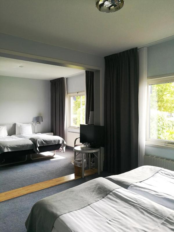 Quadruple Room image 4