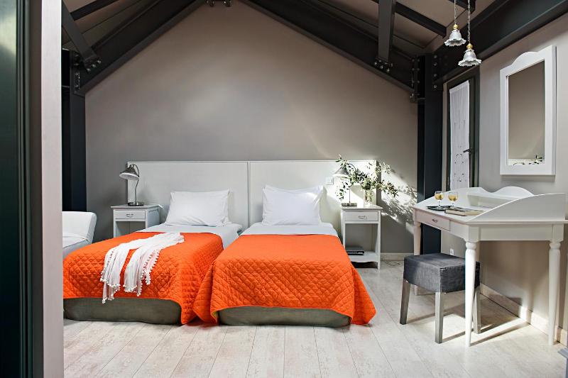 Large Double Room image 1