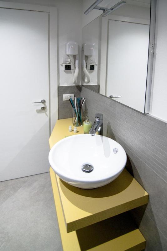 Standard Double Room image 3