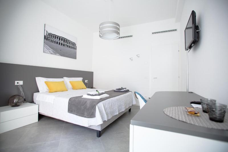 One-Bedroom Apartment image 3