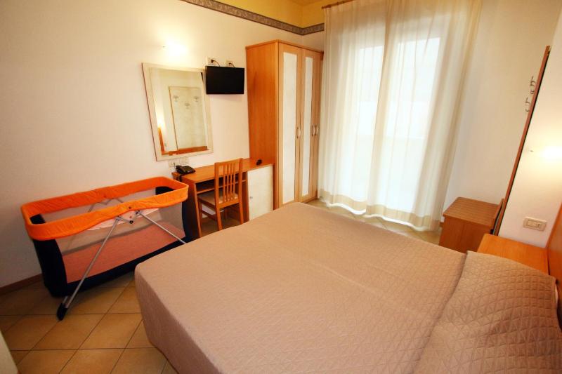 Standard Double or Twin Room image 4