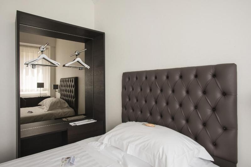 Hotel Plaza - image 7