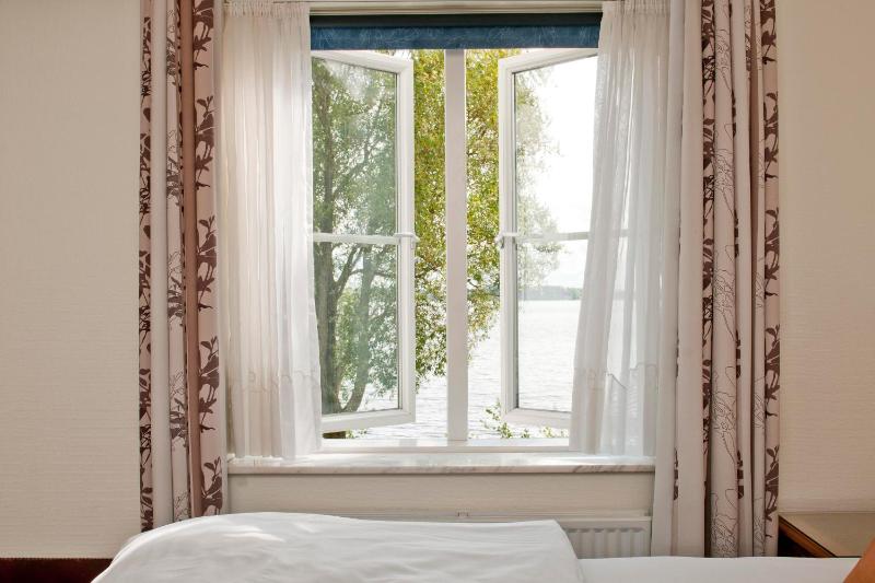 Superior Double Room image 4