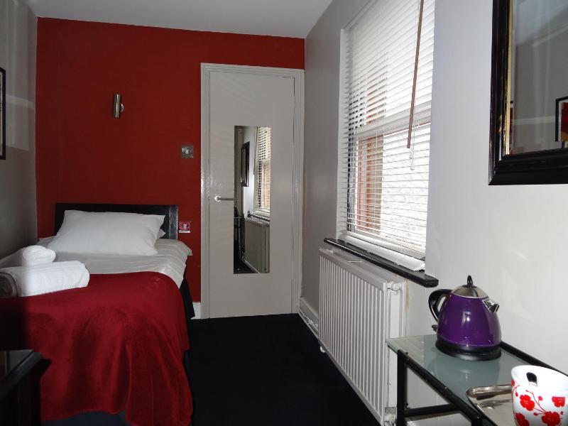 Small Single Room image 2