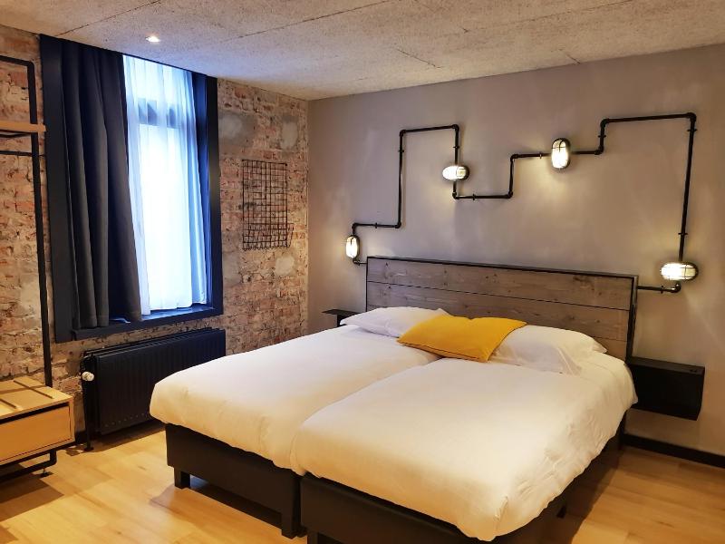 Upstairs Hotel - image 47