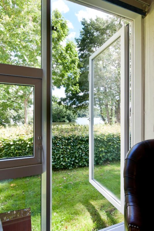 Double Room with Lake View image 3