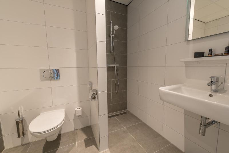 Twin Room image 3