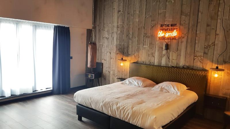 Upstairs Hotel - image 31