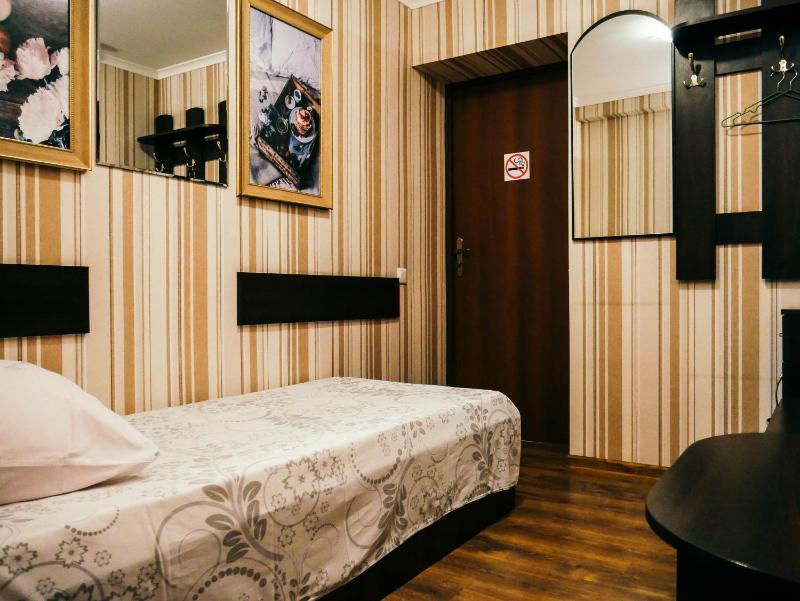 Standard Triple Room image 2