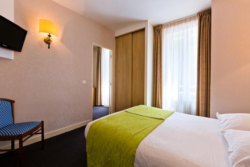 Double Room image 1