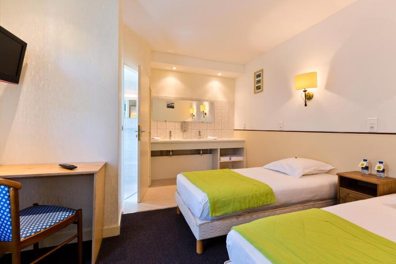 Twin Room image 1