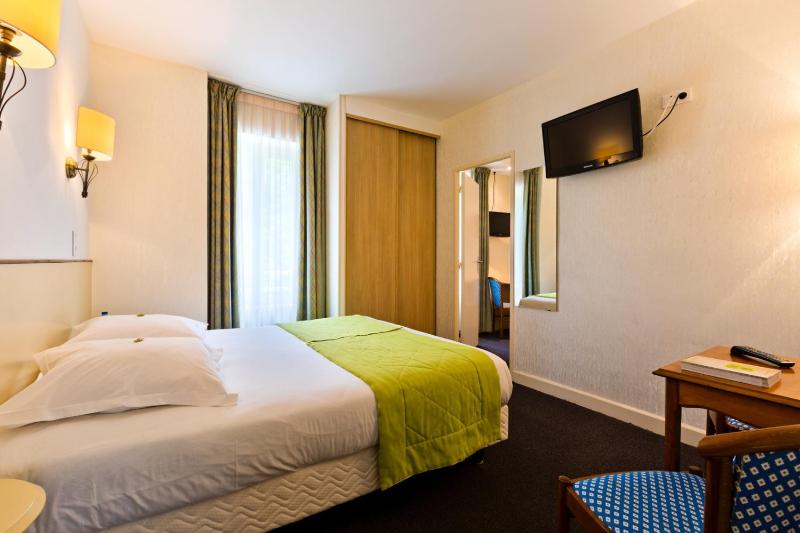 Double Room image 4