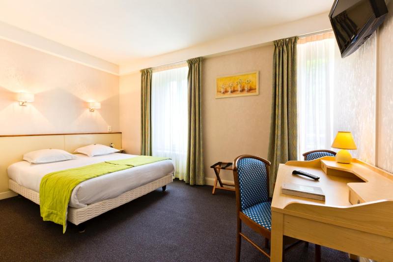 Double Room image 3