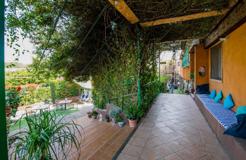 Triple Room with Garden View image 3