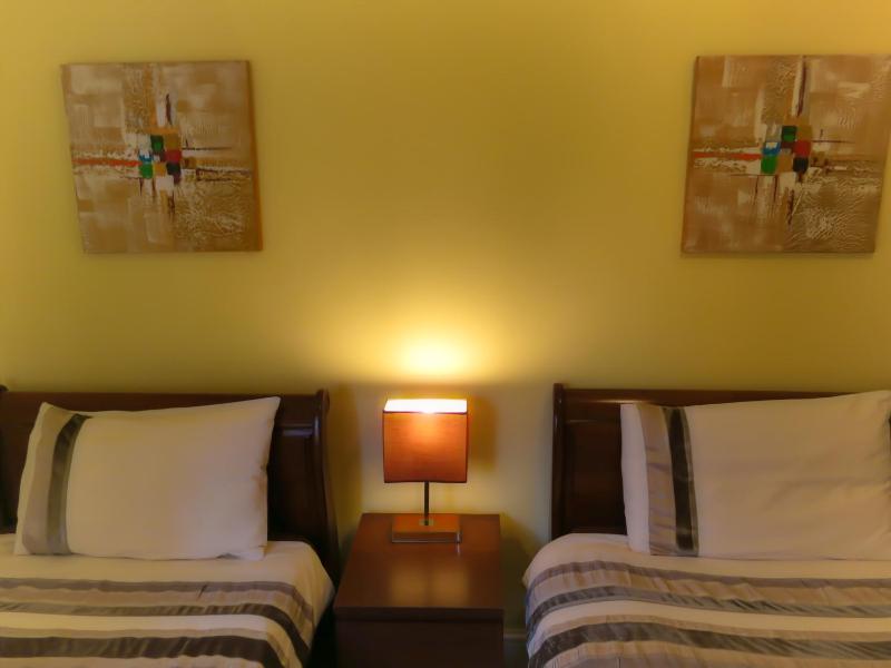 Twin Room image 2