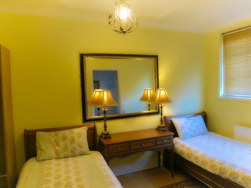 Twin Room image 3