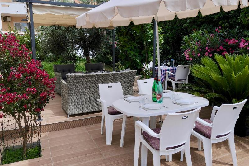 One-Bedroom Apartment with Terrace image 4