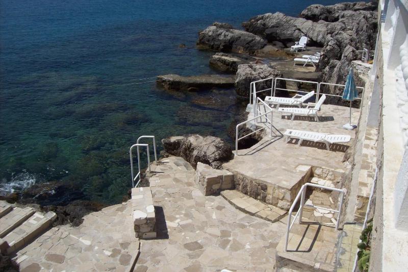 Captain's villa - image 15