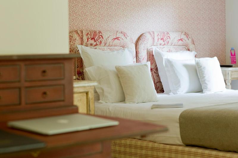 Deluxe Double Room image 4