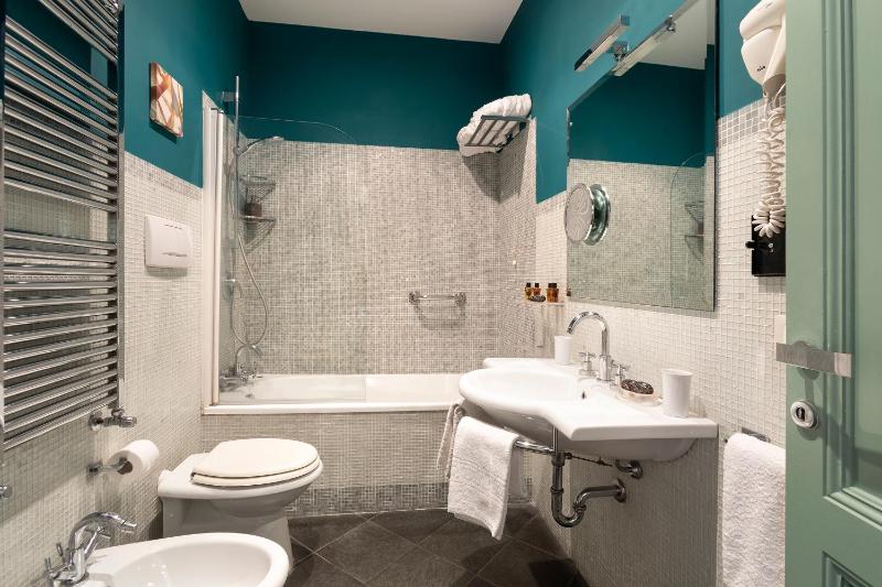 Double or Twin Room image 2