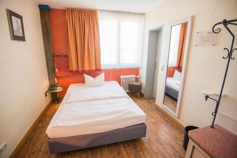 Standard Single Room image 3