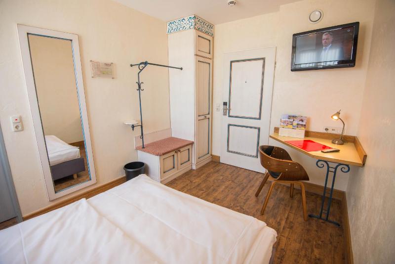 Standard Single Room image 4