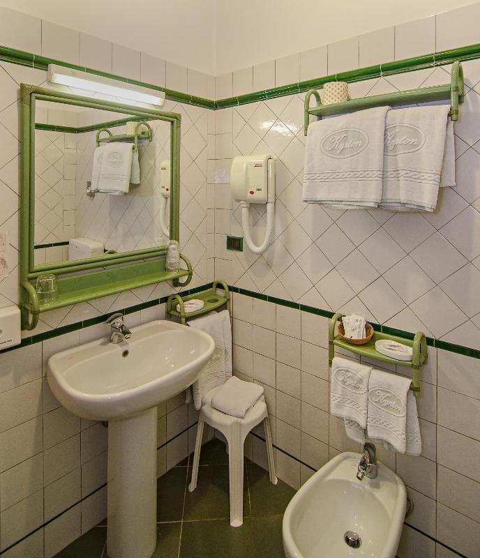Superior Double or Twin Room with Garden View image 3