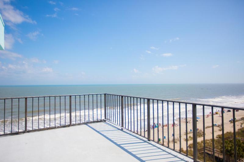 Tropical Seas Hotel - image 11