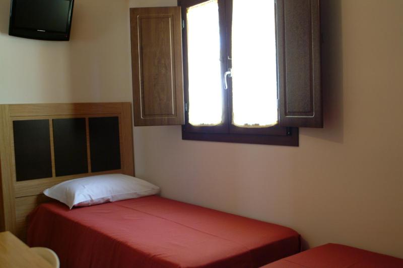 Double or Twin Room image 4
