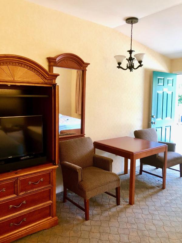 Deluxe Room image 3