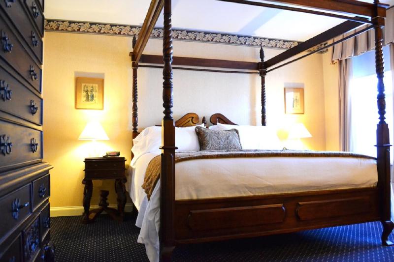King Room image 2