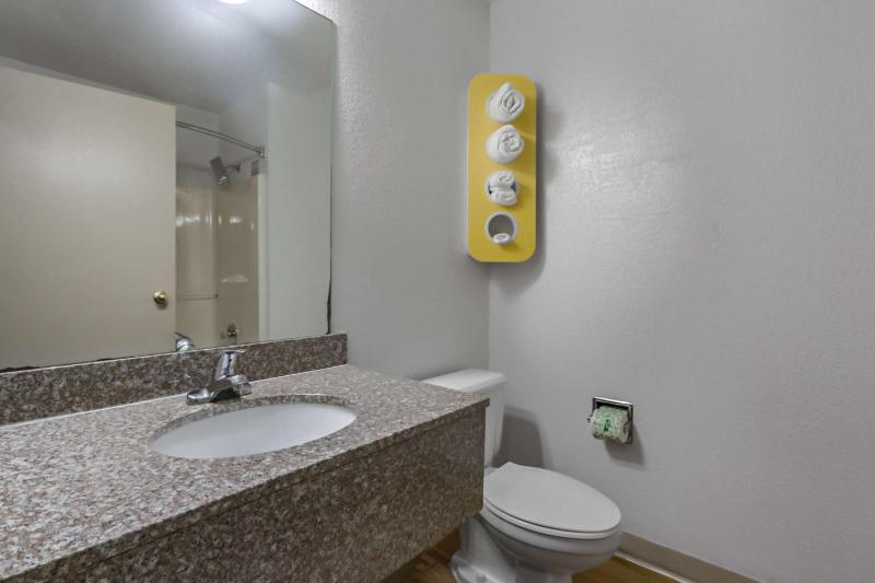 Quadruple Room - Disability Access - Non-Smoking image 4
