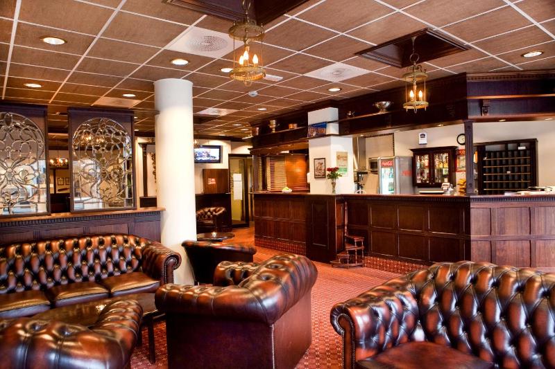 Chesterfield Hotel - image 1
