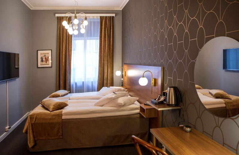 Standard Twin Room image 1