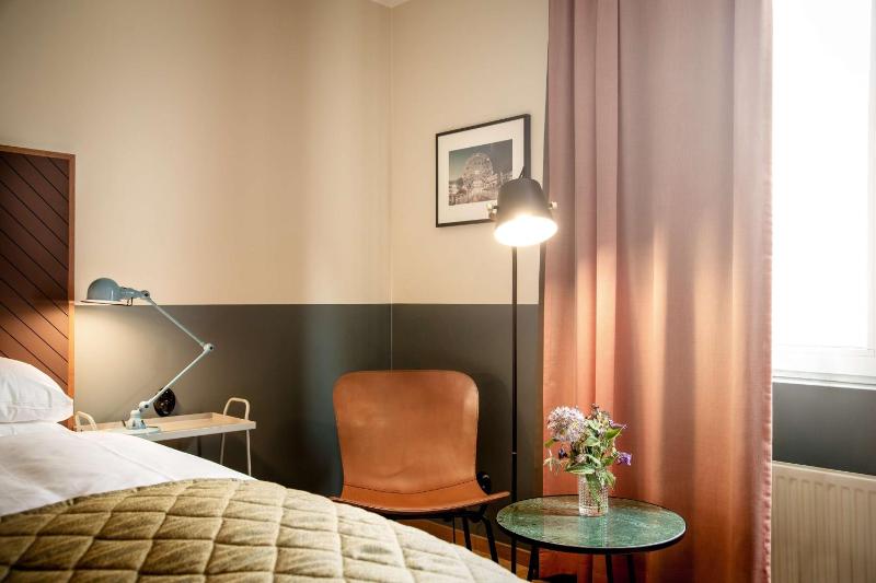 Superior Twin Room - Non-Smoking image 4