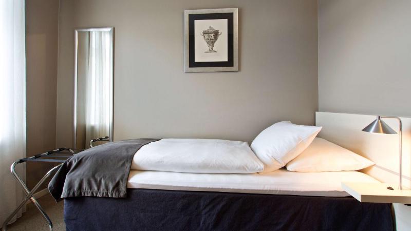 Standard Single Room image 3