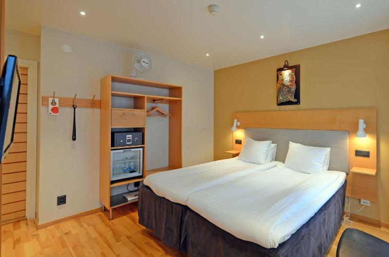 Twin Room image 3