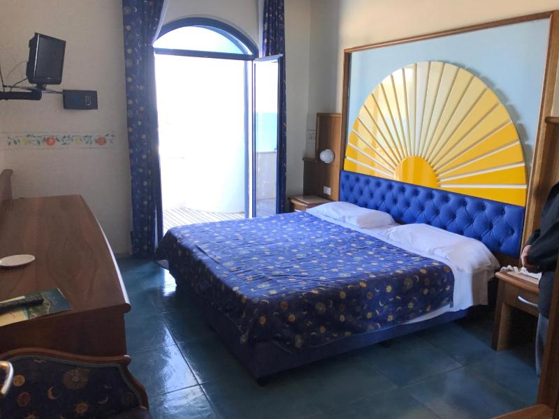 Double or Twin Room with Sea View image 4