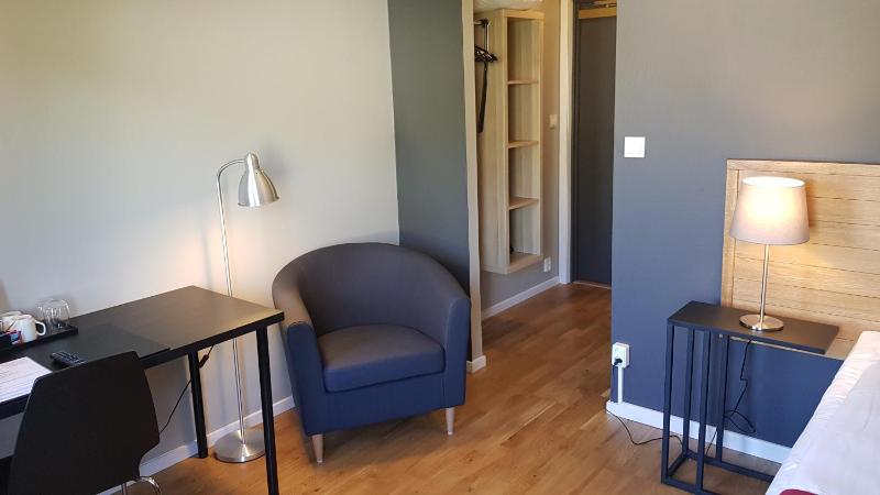 Family Room image 3